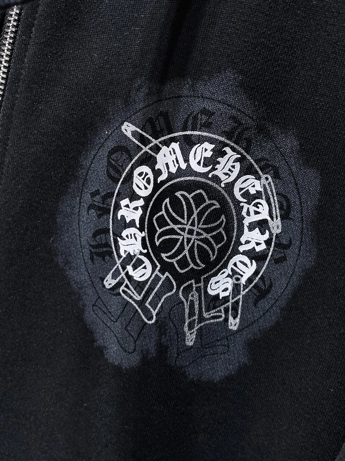 P250 Chrome Hearts Autumn and Winter 2025 Counter Synchronization ❤️ Chrome Sanskrit Cross Foamed Sweatshirt Improved Customized Version 1:1 High-Gram Weight High-Quality Fabric Recommended Color: White Black Size: S, M, L, XL